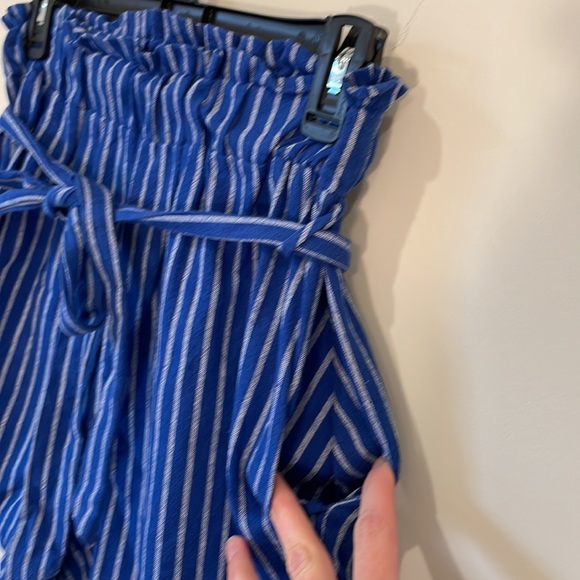 Women's Everly Blue & White Pinstripe Cotton Casual High Waist Pocket Shorts - Picture 5 of 9